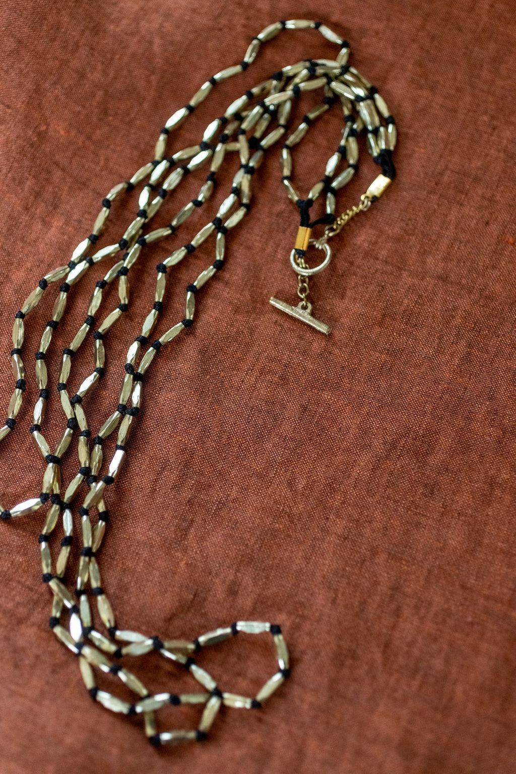 Sautoir Ancien En Perles De Bois Peintes Style Russe - Collier Long, Occasion