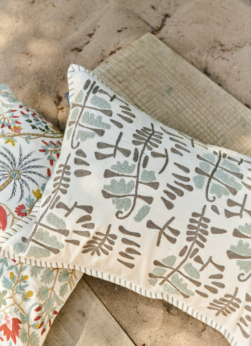 Vadhi outdoor cushion