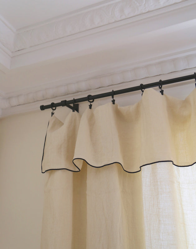 Tringle à rideaux noire Ida aux ligne épurées idéale pour installer vos rideaux Caravane