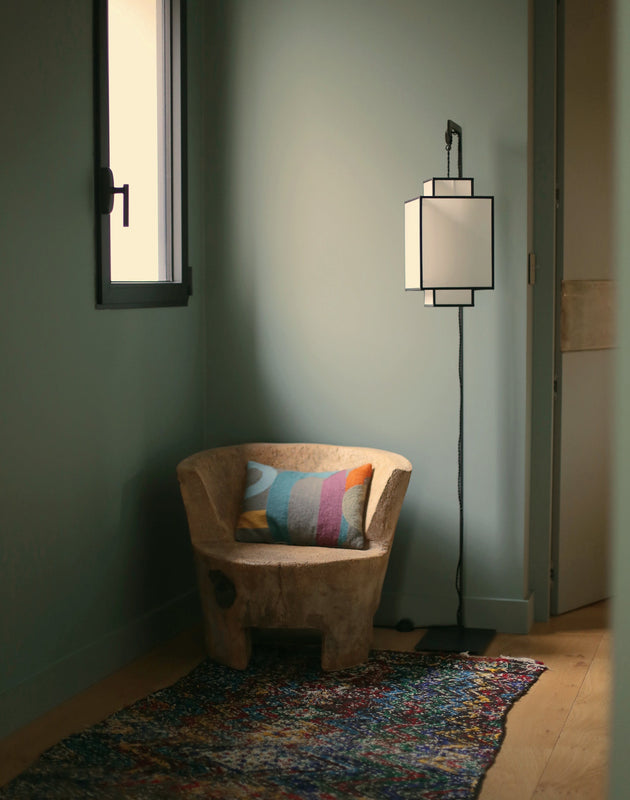 Luminaire : abat-jour noir et blanc façon lampion pour la chambre