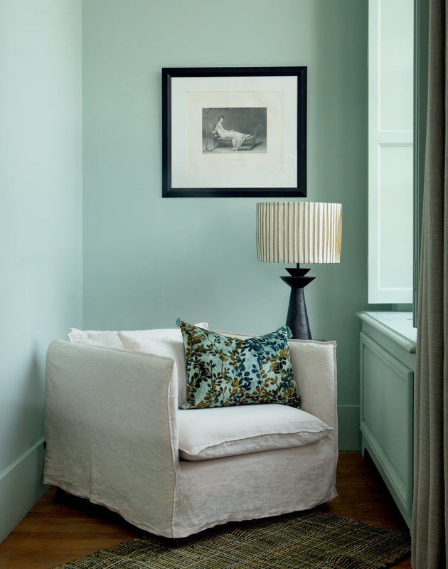 Pied de lampe à poser Rosha à l'aspect brutaliste en métal martelé noir