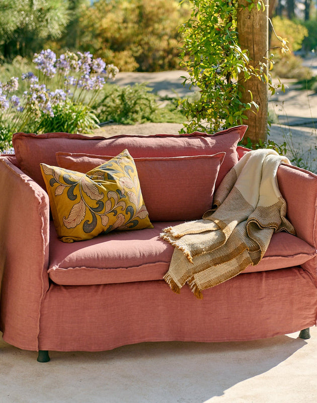 Loveseat Holi