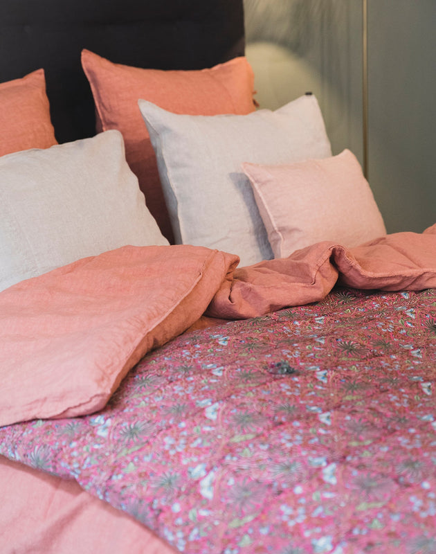 Courtepointe en coton : matelas avec des imprimés végétaux pour bout de lit