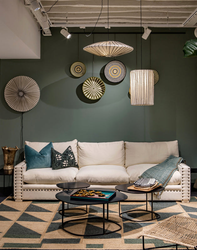 Ensemble de trois tables basses noires en acier brut Ame