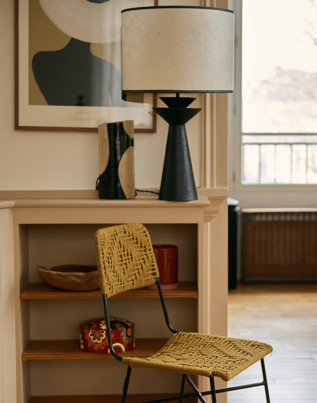 Chaise haute en coton tressé et pieds en fer dans le coloris Havane