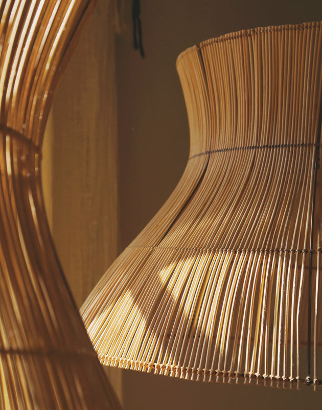 Suspension Halo en rotin aux finitions naturelles et organiques