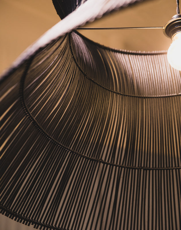 Détail du rotin de la suspension Halo noire