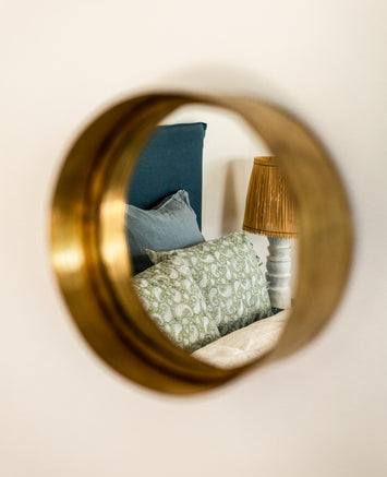 Pati Mirror