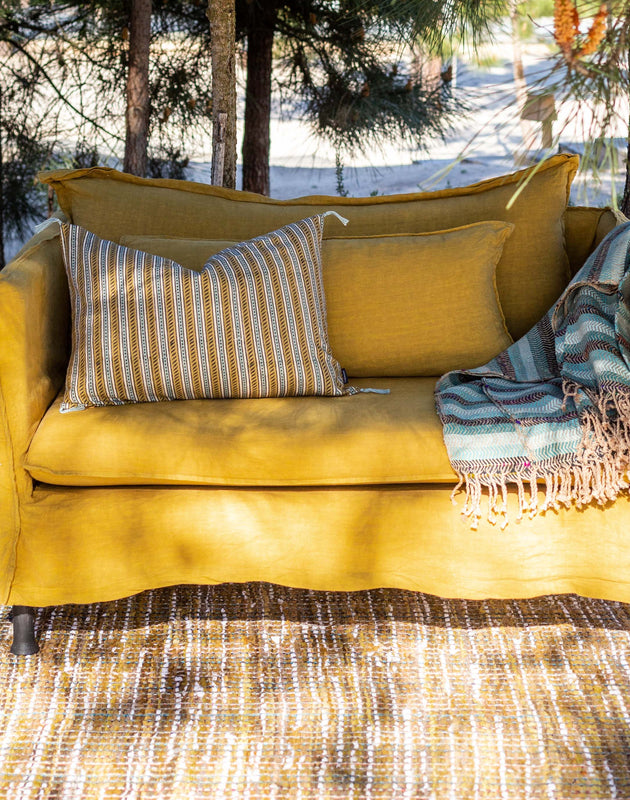 Loveseat Holi