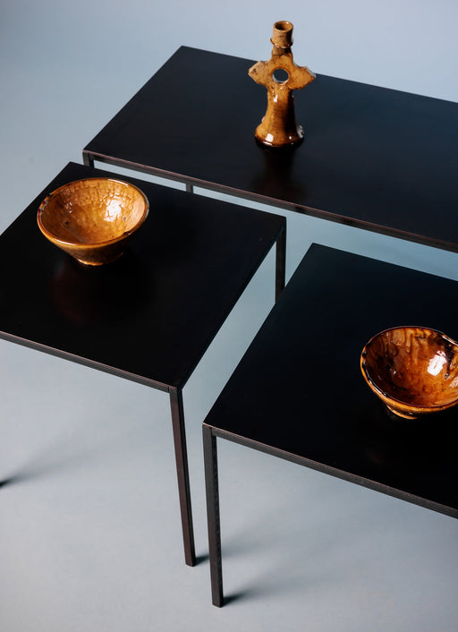 Tables basses rectangulaires en acier noir géométriques
