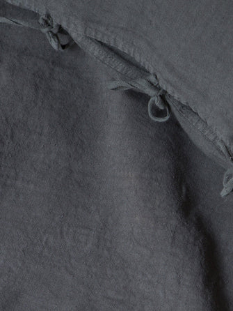 Linge de lit : drap housse en lin lavé gris foncé