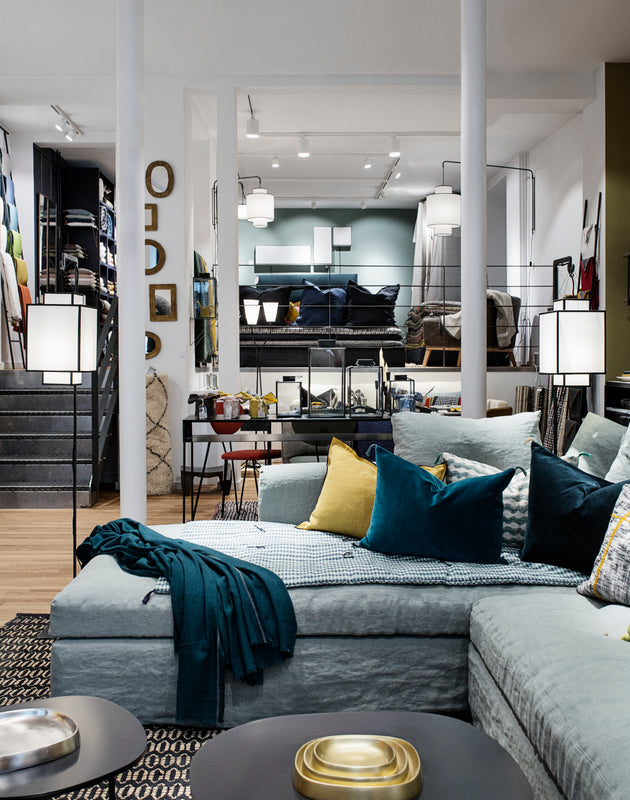 Pied de lampadaire en acier brut noir forgé artisanalement