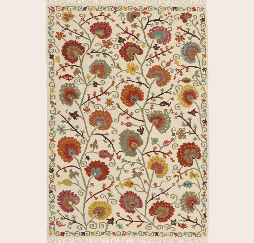 Tapis Lohdi en laine avec ses franges délicates et ses motifs fleuris colorés