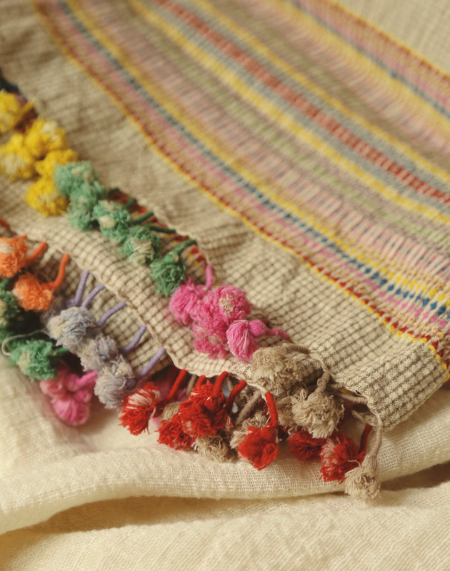 Rideau Dupatta en coton biologique avec ses pompons colores