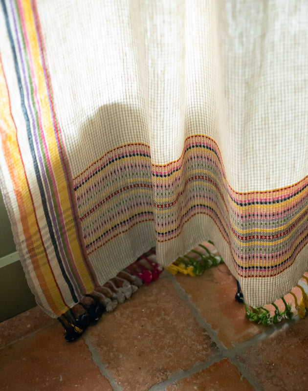 Rideau Dupatta coloré en coton biologique tissé à la main avec au bout des pompons colorés