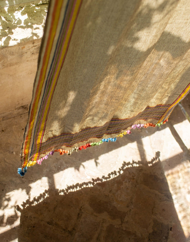 Rideau Dupatta en coton biologique et ses pompons colorés