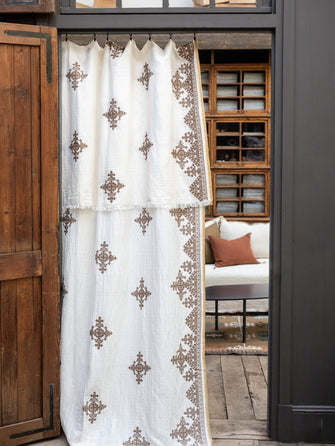 Rideau Dafi en coton, bambou et lin à motifs inspirés du point de Fès de la tradition marocaine