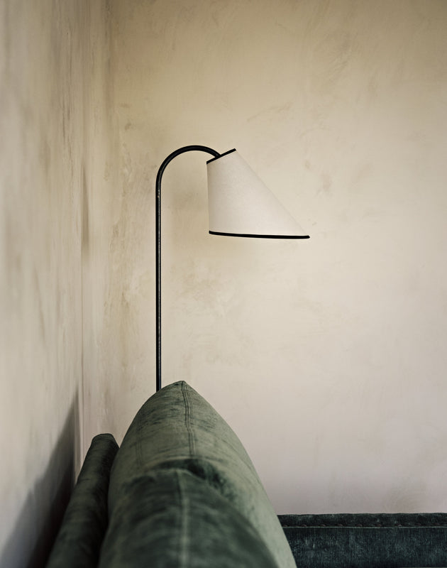 Luminaire : abat-jour en papier blanc avec des contours noirs