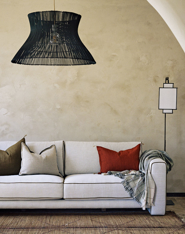 Suspension Halo noir en rotin pour chambre ou salon