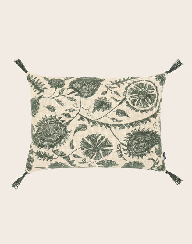 Housse de coussin en coton brodé inspirée de l'art du suzani couleur Cyprès