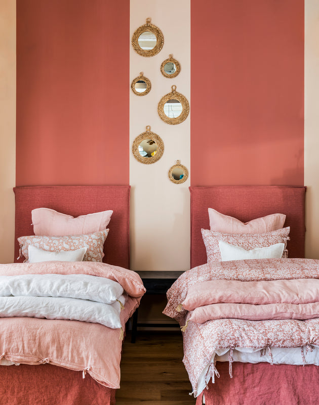 Courtepointe bout de lit en lin lavé Selena rose pour chambre