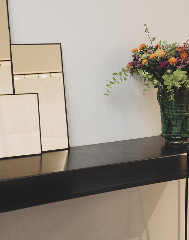 Meuble : console noire avec du rangement