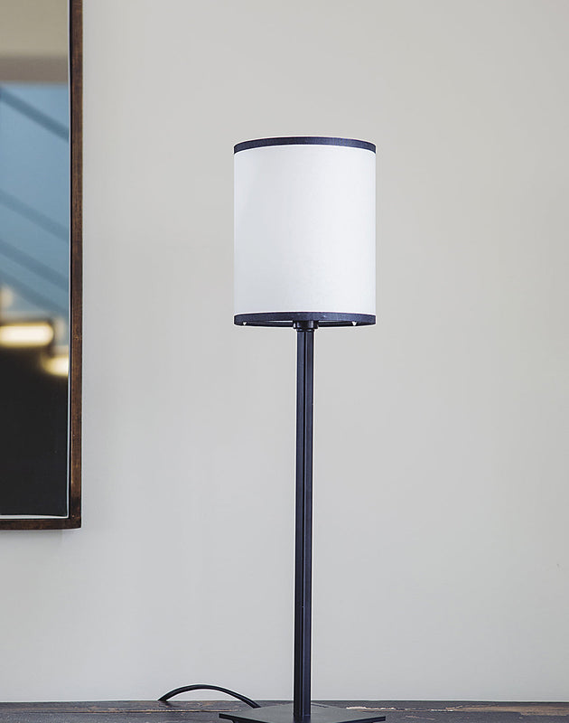 Luminaire : lampe à poser de couleur blanche pour votre bureau