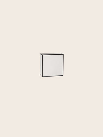 Luminaire à accrocher au mur en papier blanc avec des contours noirs