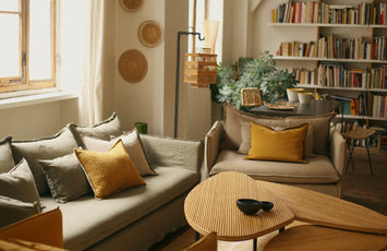 Loveseat Holi
