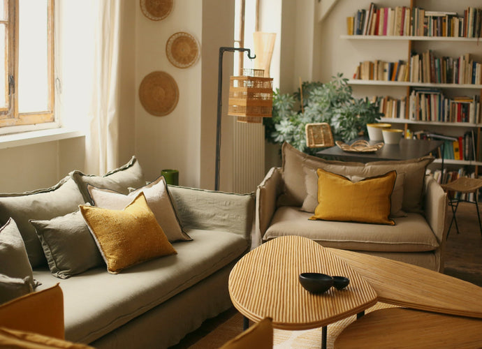 Loveseat Holi