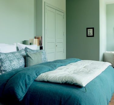 Un lit bleu printanier