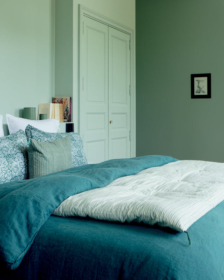 Un lit bleu printanier