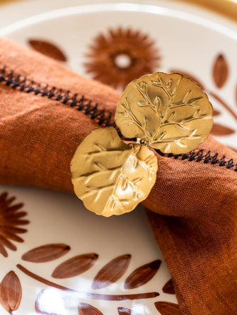 Rond de serviette de table Floria en métal doré en forme de feuille