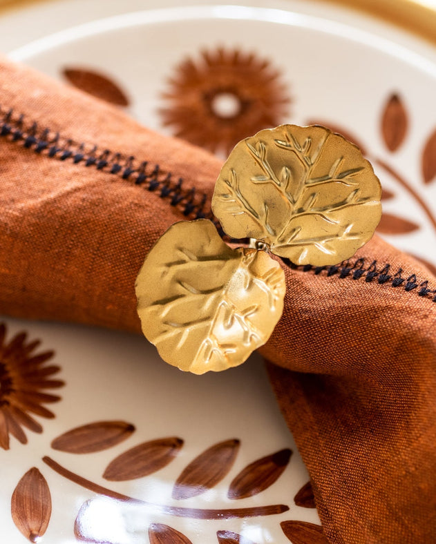 Rond de serviette de table Floria en métal doré en forme de feuille