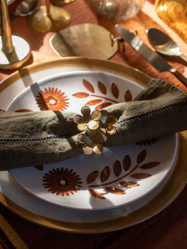 Rond de serviette Floria en forme de fleur en métal doré
