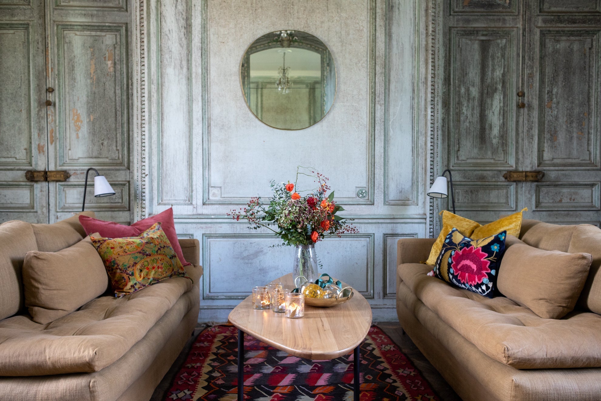 Grand miroir mural en laiton serti main Ame