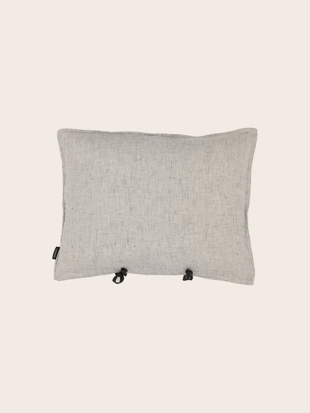 Petite housse de coussin Fil à fil dans le coloris Cambric avec une base unie réhaussée