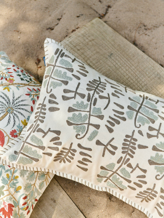 Vadhi outdoor cushion