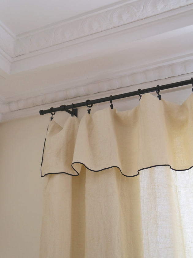 Tringle à rideaux noire Ida aux ligne épurées idéale pour installer vos rideaux Caravane