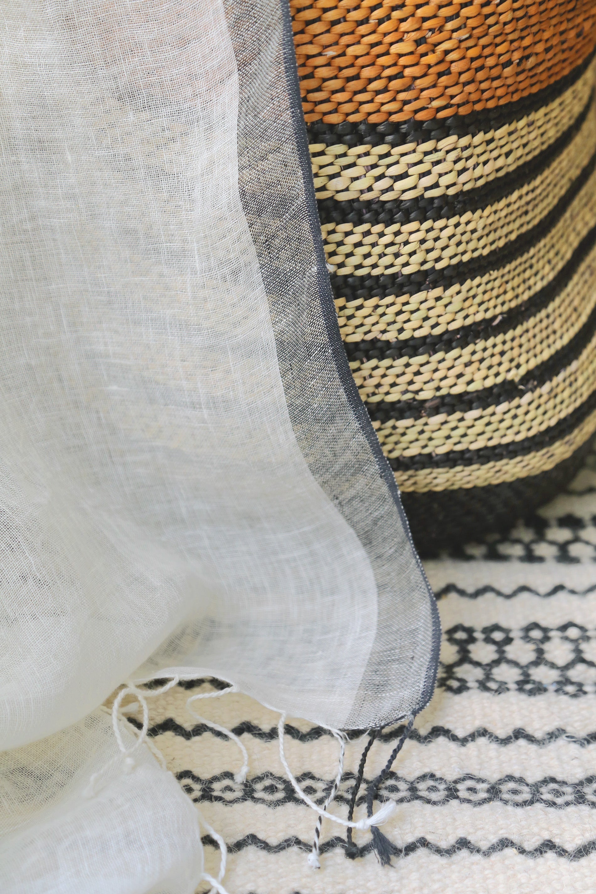 Bordure couleur Charcoal du rideau en lin Hava