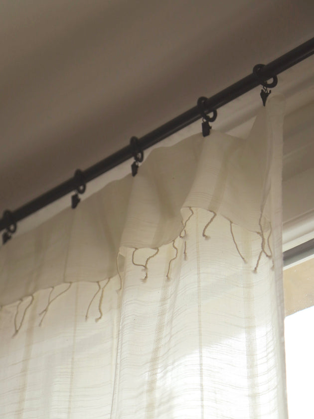 Grande Tringle à rideaux noire en acier peint Ida