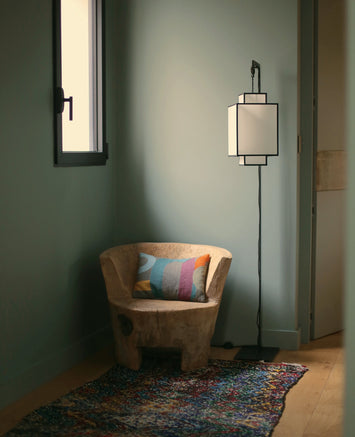 Luminaire : abat-jour noir et blanc façon lampion pour la chambre