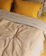 Linge de lit avec des imprimés floraux