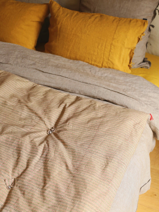 Linge de lit avec des imprimés floraux