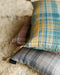 Petits coussins à carreaux en lin lavé 
