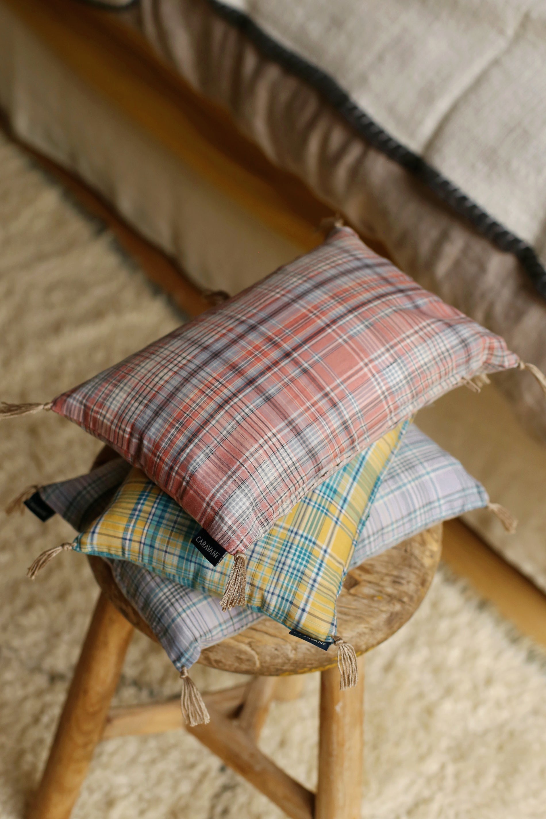 Petits coussins en lin lavé à carreaux pour la tête