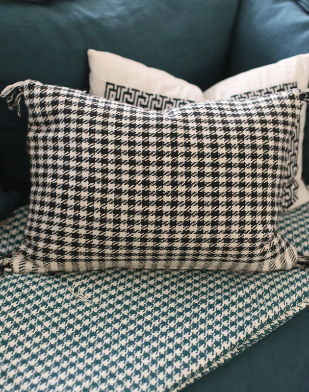 Pied de poule sofa cover