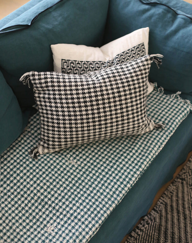 Pied de poule sofa cover
