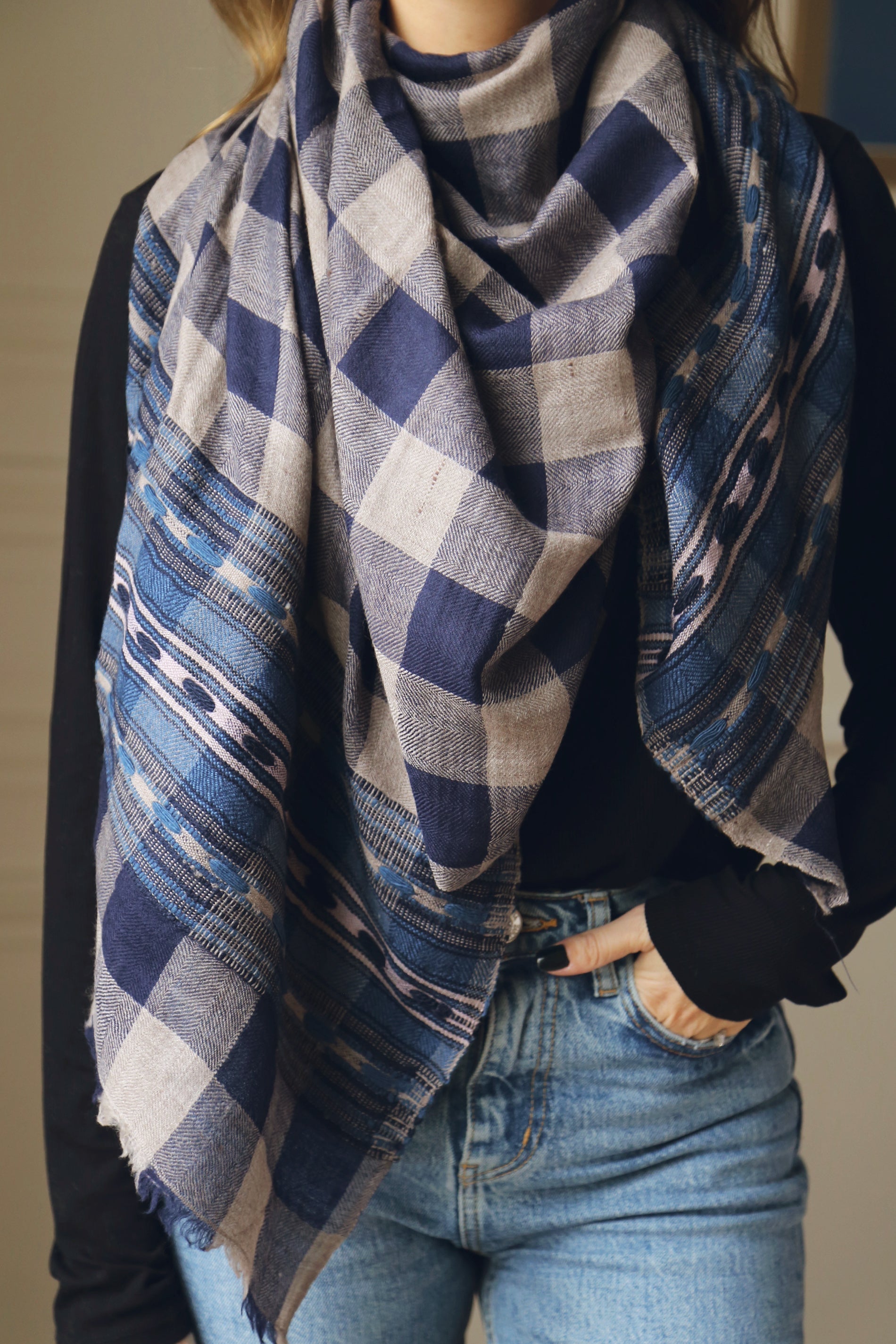 Châle en laine de yack et pashmina à carreaux bleus