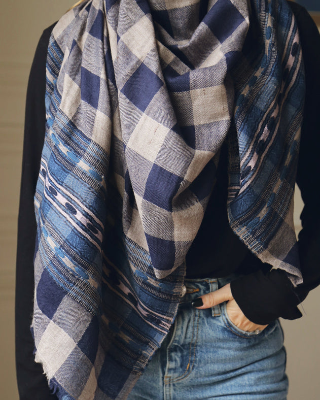 Châle en laine de yack et pashmina à carreaux bleus